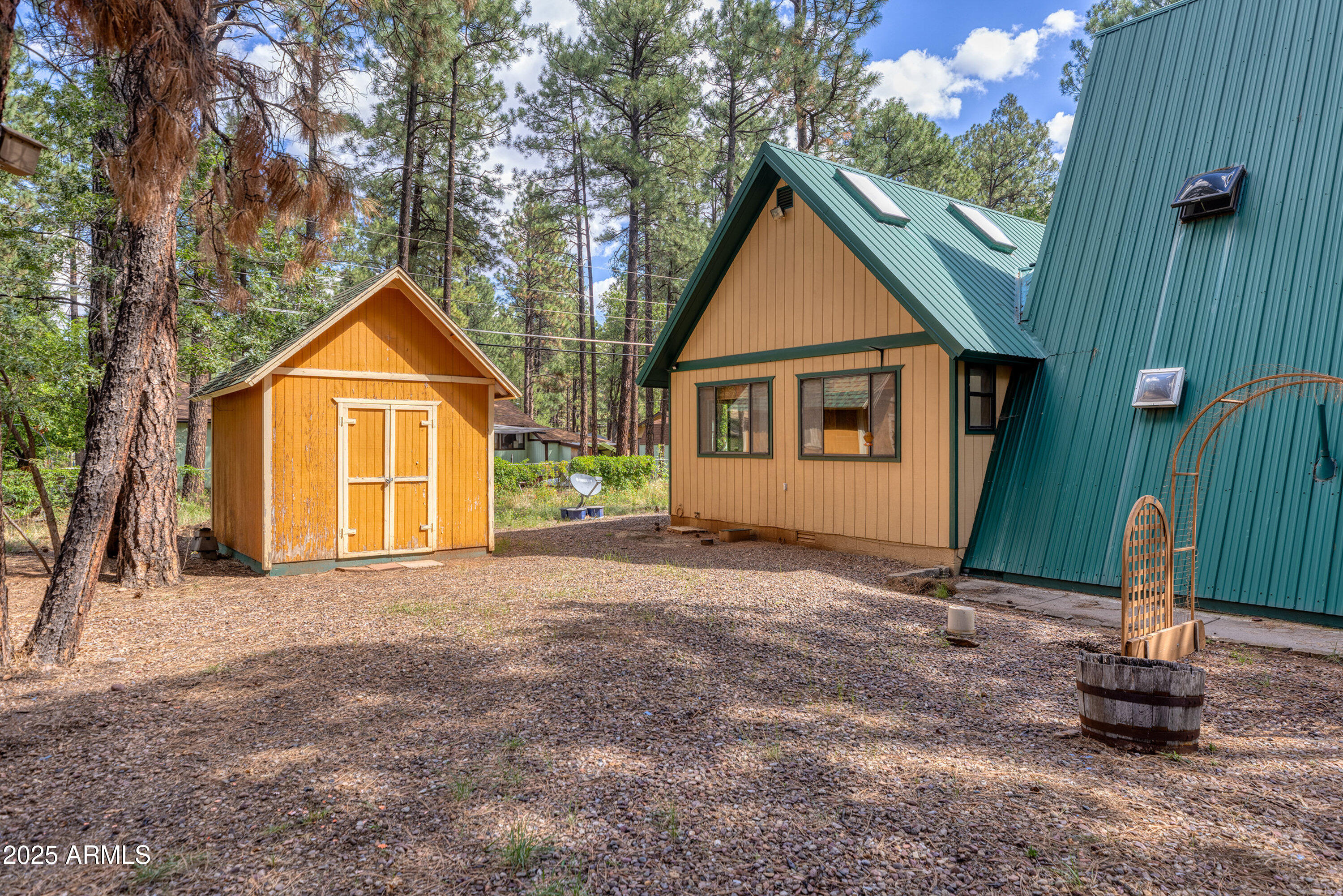 5382 Pine Dawn Road Lakeside, AZ 85929 - Photo 34 of 38 a front view of a house with a yard
