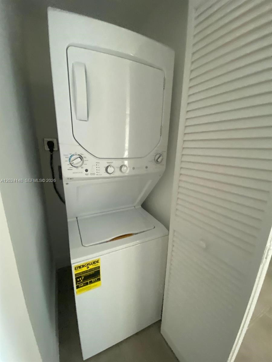 79 Southwest 12th Street, Unit 1405S Miami, FL 33130 - Photo 7 of 7 a utility room with dryer and washer
