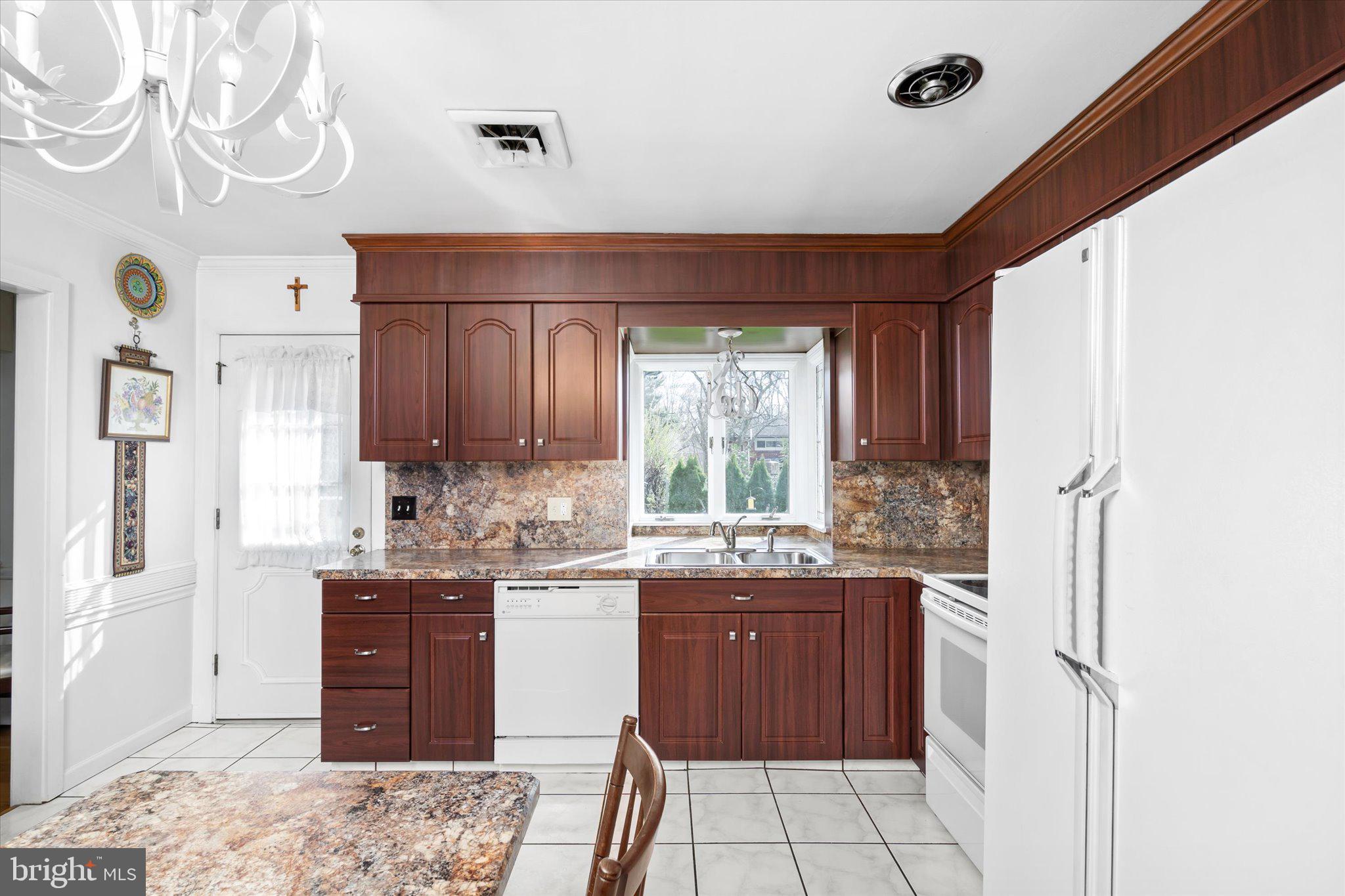 17 Sequola Road Hamilton, NJ 08619 - Photo 13 of 25