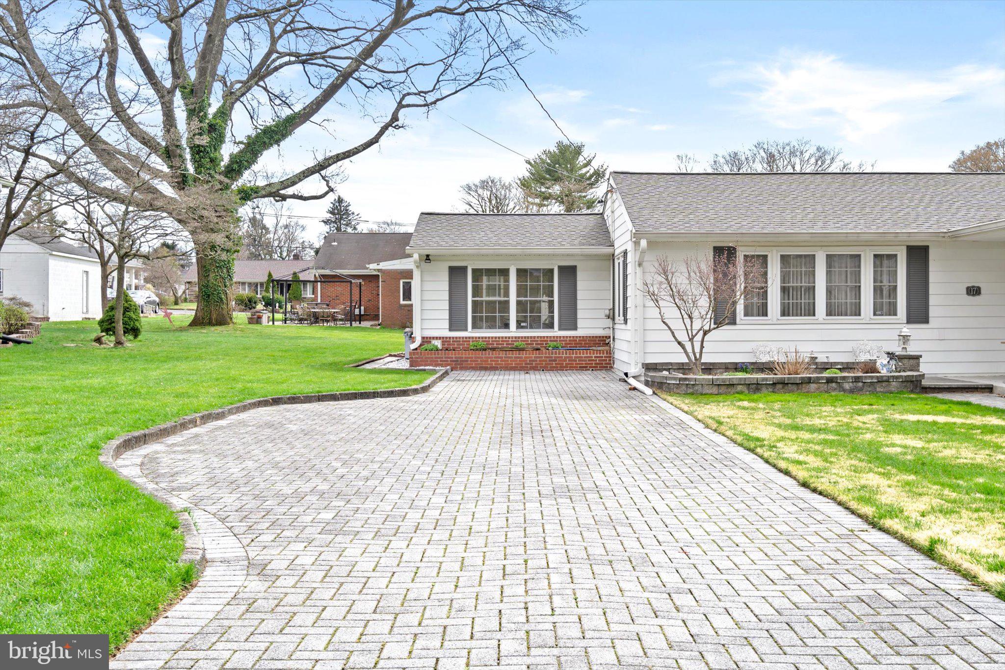 17 Sequola Road Hamilton, NJ 08619 - Photo 3 of 25