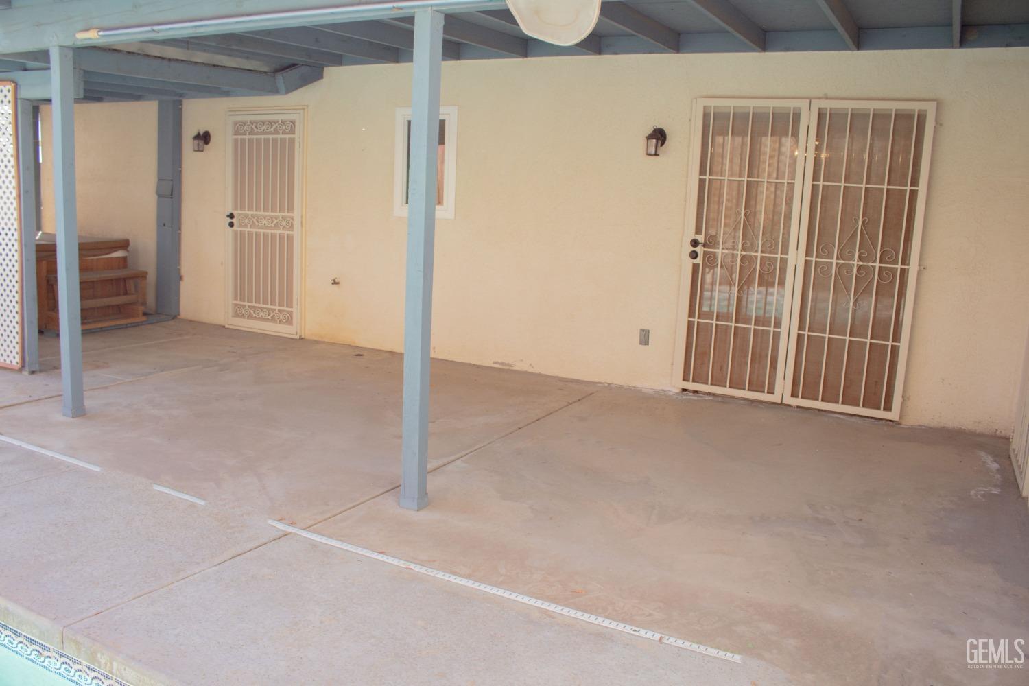 Undisclosed Address Bakersfield, CA 93306 - Photo 28 of 29 an empty room with windows