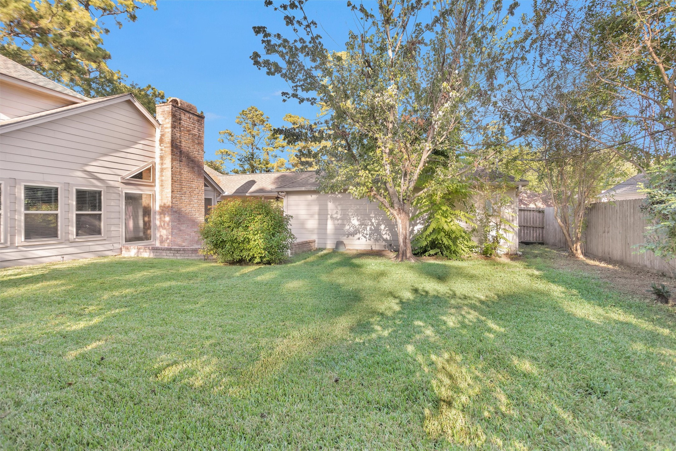 6903 Farnaby Court Spring, TX 77379 - Photo 47 of 49 a backyard of a house with lots of green space