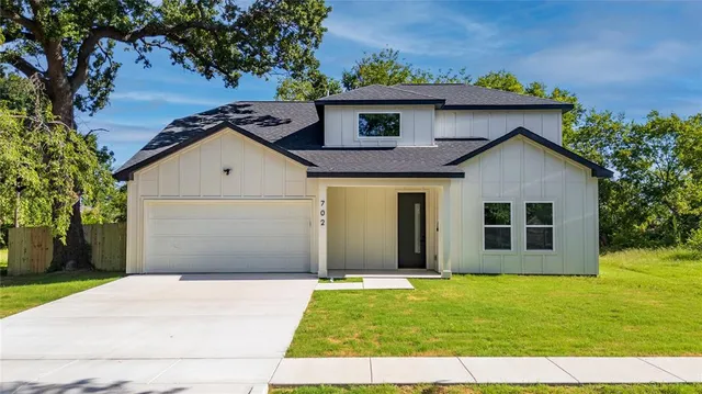 $320,000 | 702 West Rochester Street, Terrell, TX 75160