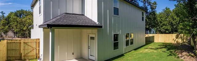 $320,000 | 702 West Rochester Street, Terrell, TX 75160