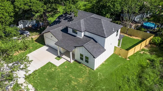 $320,000 | 702 West Rochester Street, Terrell, TX 75160