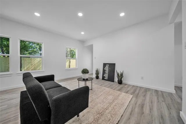 $320,000 | 702 West Rochester Street, Terrell, TX 75160