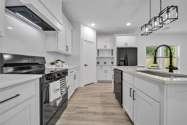 $320,000 | 702 West Rochester Street, Terrell, TX 75160