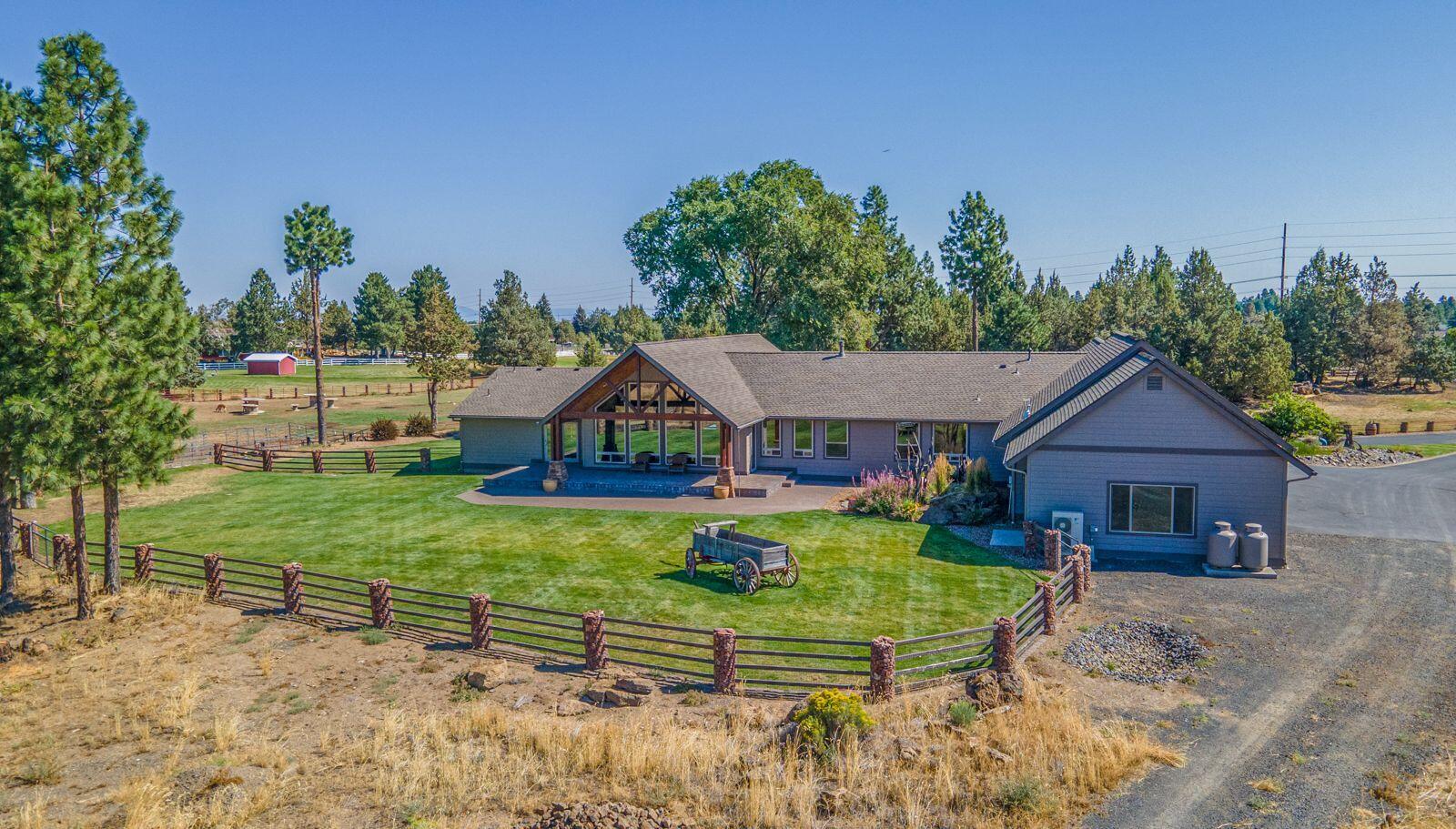 61915 Ward Road Bend, OR 97702 - Photo 14 of 77 E7OX-HmK