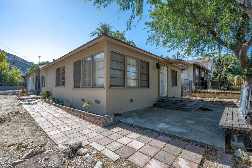 10652 Commerce Avenue Tujunga, CA 91042 - Photo 3 of 33