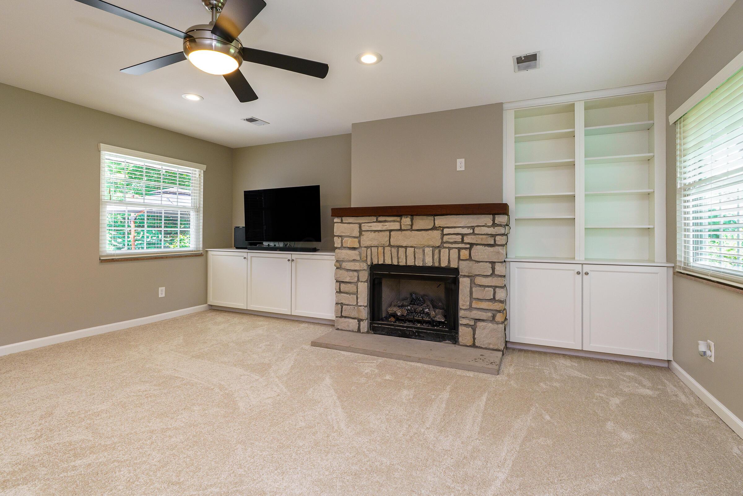 1780 Riverhill Road Columbus, OH 43221 - Photo 13 of 35 Gas log fireplace