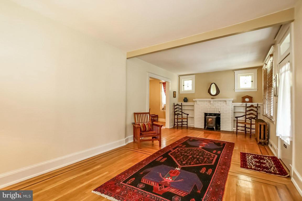117 Mallow Hill Road Baltimore, MD 21229 - Photo 7 of 29 Living Room