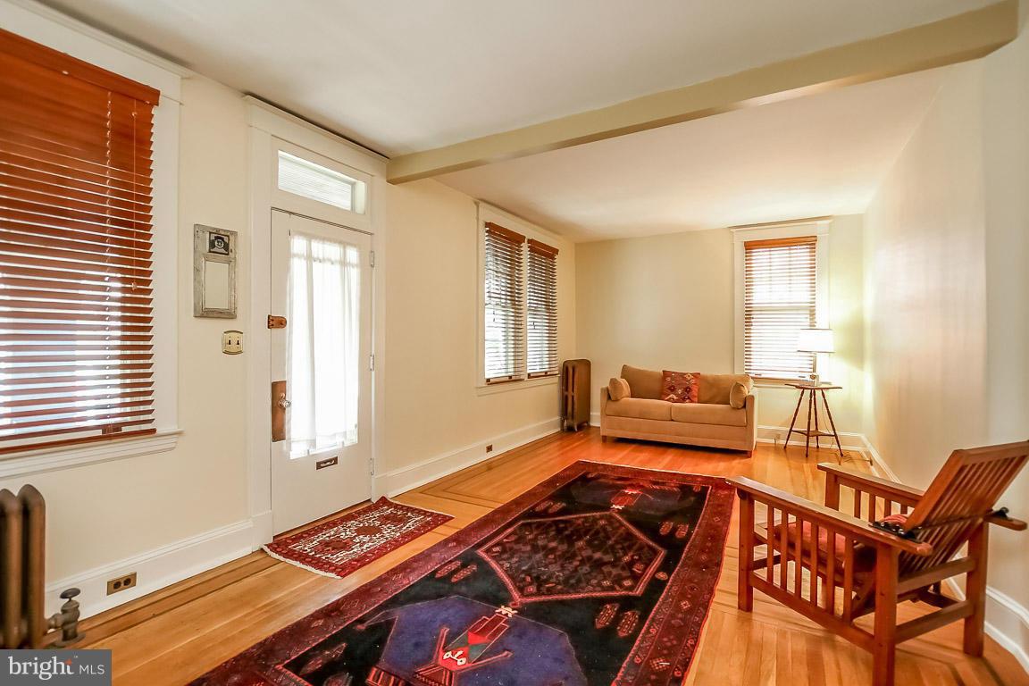 117 Mallow Hill Road Baltimore, MD 21229 - Photo 9 of 29 Living Room