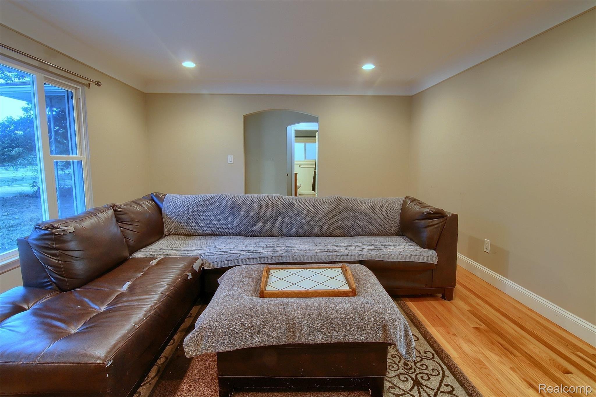 9810 Allen Road Allen Park, MI 48101 - Photo 4 of 32 5-Great Room 3rd View.jpg
