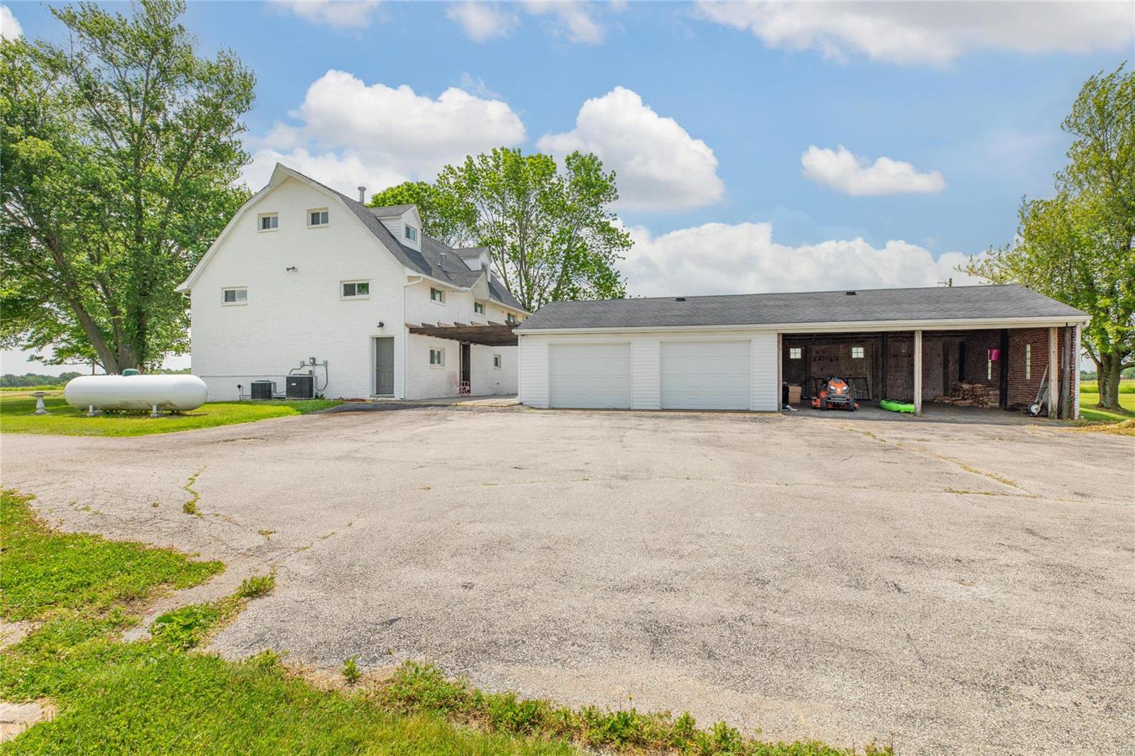 2908 Brighton Bunker Hill Road Brighton, IL 62012 - Photo 9 of 67 Gallery Image 9