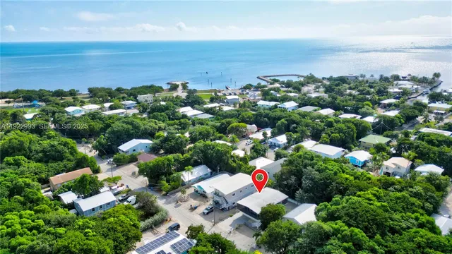 a view of outdoor space with porch and entertaining space