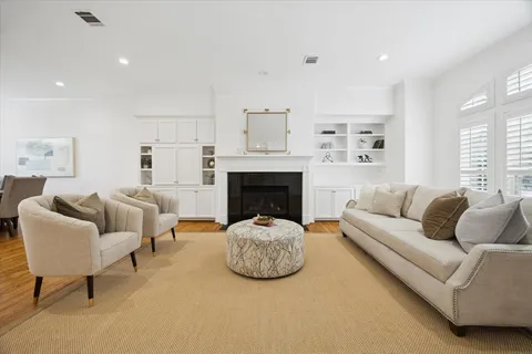 $888,000 | 2638 Wroxton Road, West University Place, TX 77005