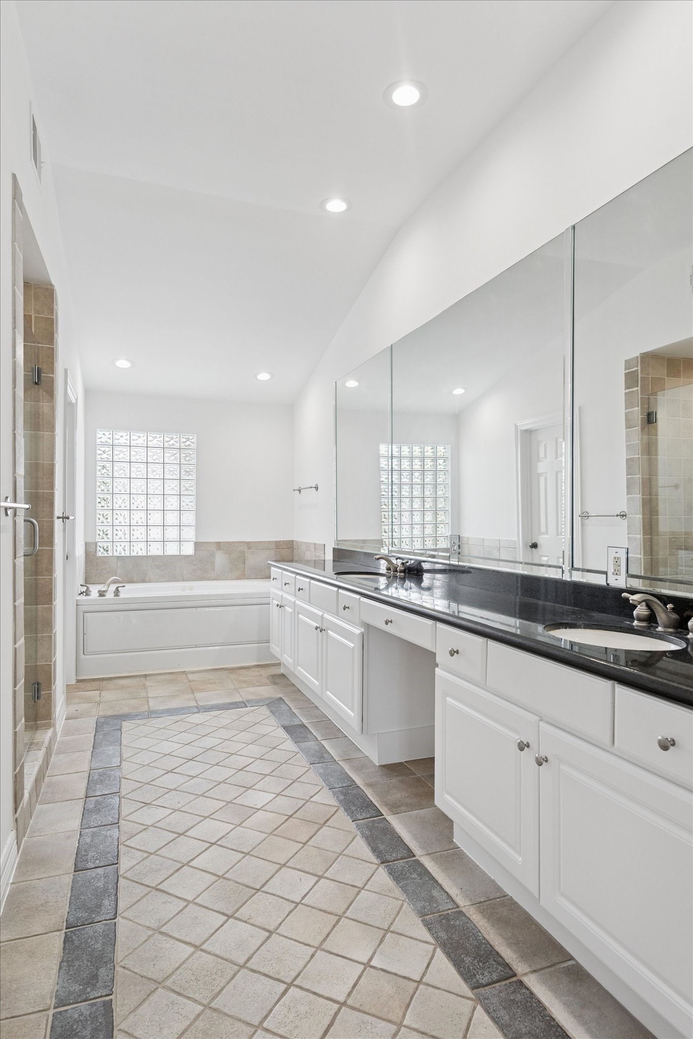 2638 Wroxton Road West University Place, TX 77005 - Photo 15 of 25