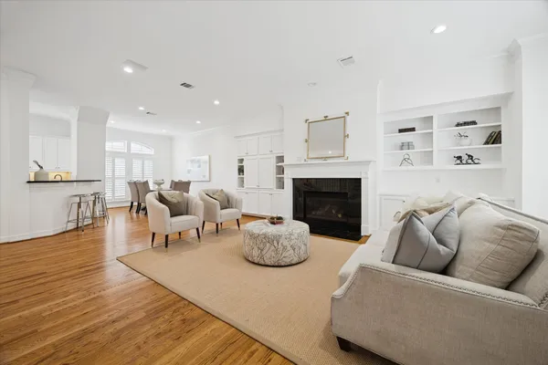 $849,000 | 2638 Wroxton Road, West University Place, TX 77005