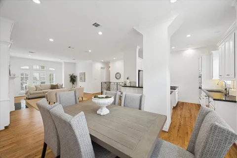 $888,000 | 2638 Wroxton Road, West University Place, TX 77005