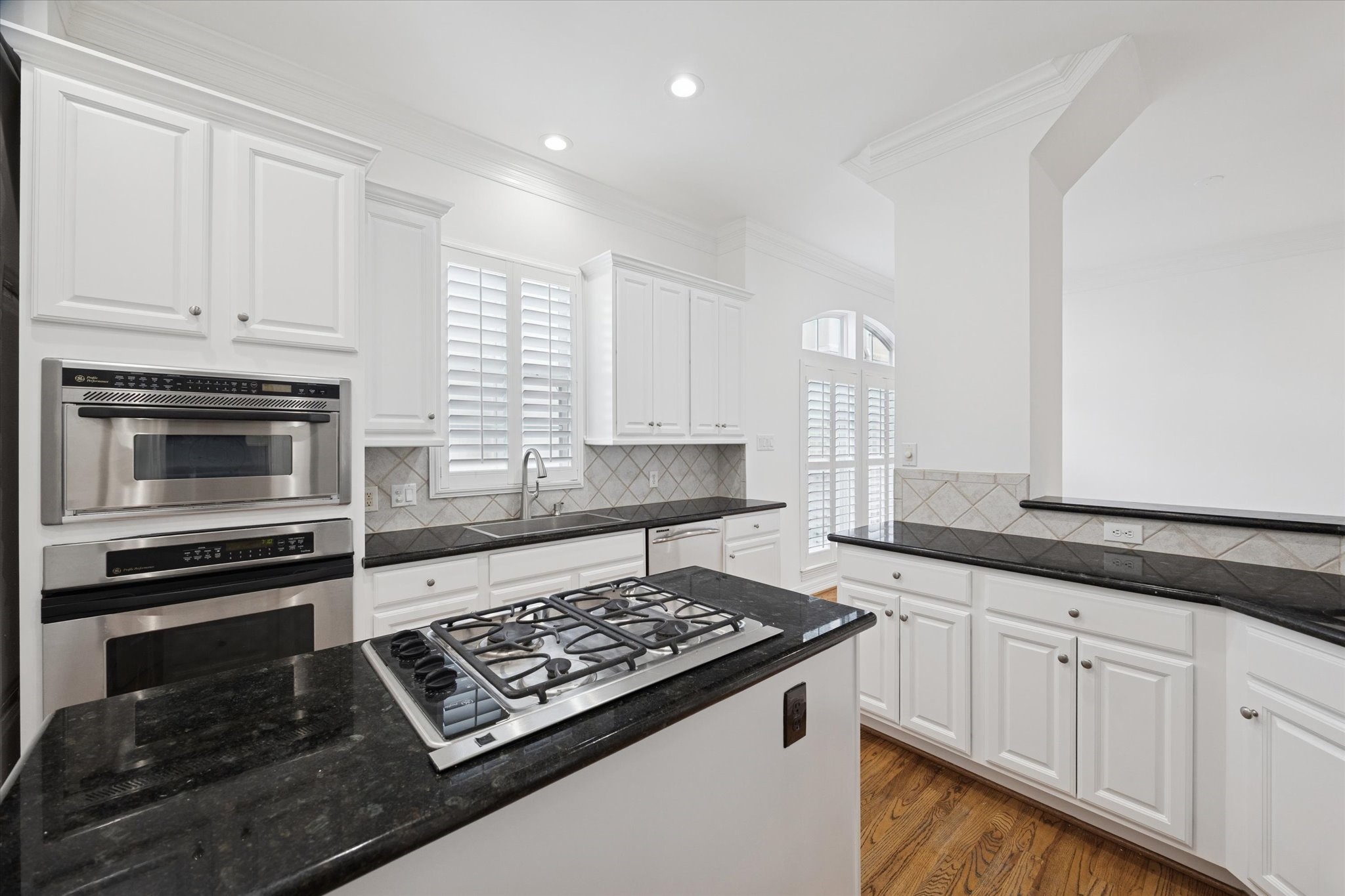 2638 Wroxton Road West University Place, TX 77005 - Photo 9 of 25