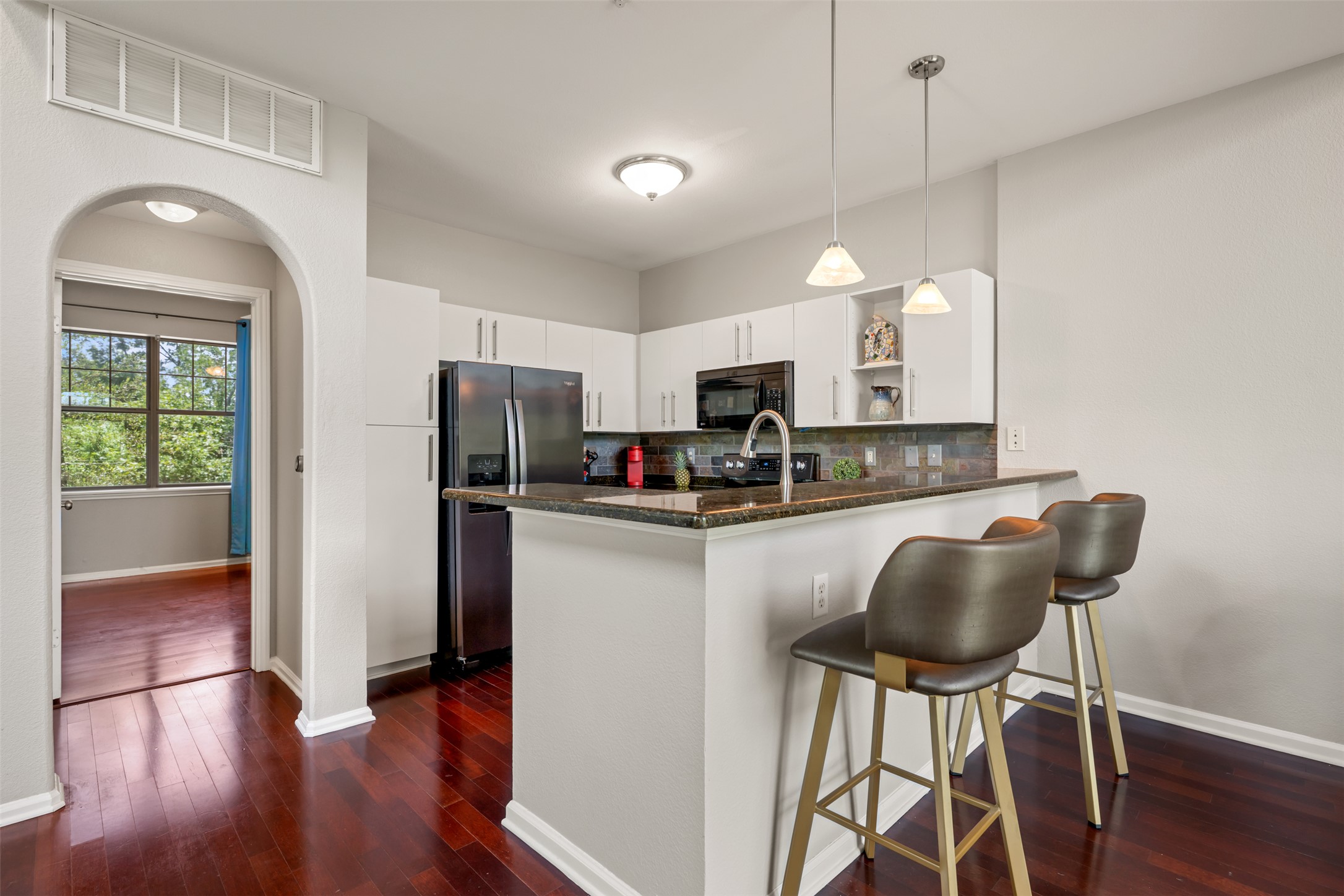 11203 Ranch Road 2222, Unit 1407 Austin, TX 78732 - Photo 22 of 40 The kitchen offers inviting bar seating along the peninsula making it easy to entertain.