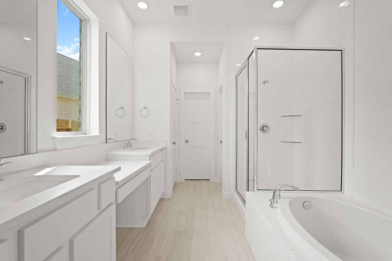 22210 Mount Whitney Road Waller, TX 77484 - Photo 13 of 22 Primary Bathroom