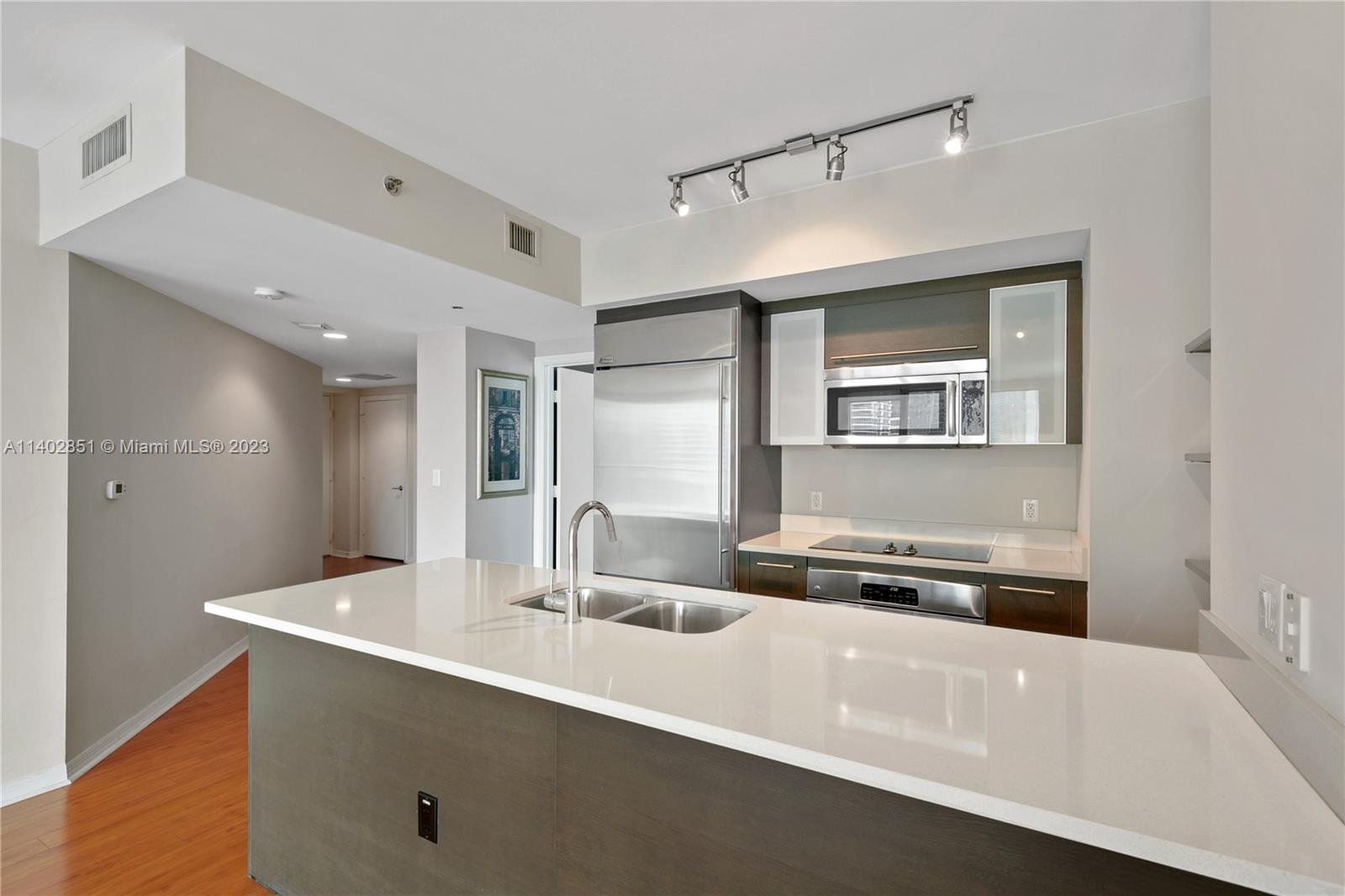 500 Brickell Avenue, Unit 2007 Miami, FL 33131 - Photo 2 of 31 a kitchen with a stove a sink and a refrigerator