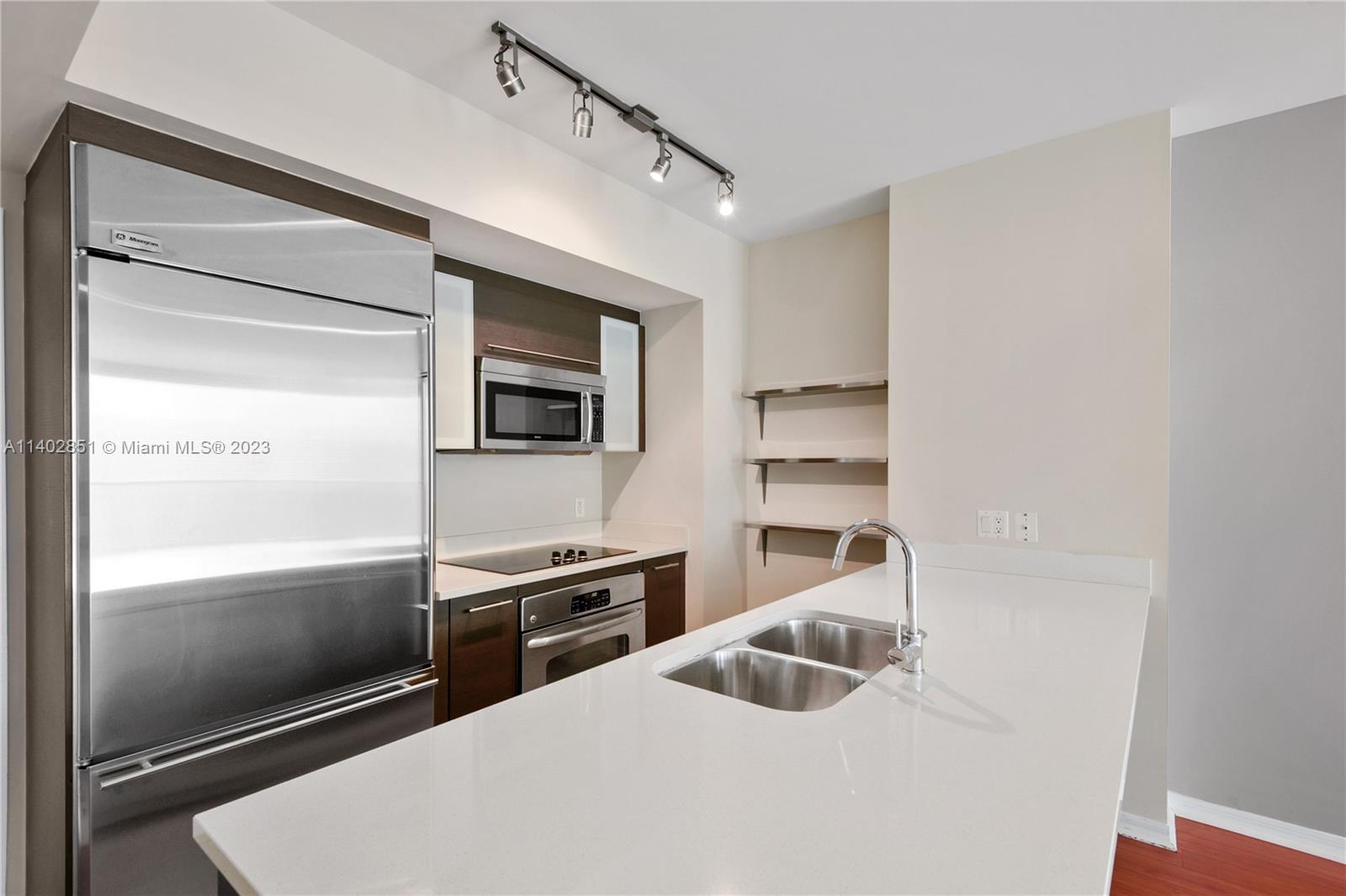 500 Brickell Avenue, Unit 2007 Miami, FL 33131 - Photo 3 of 31 a kitchen with a refrigerator stove and microwave