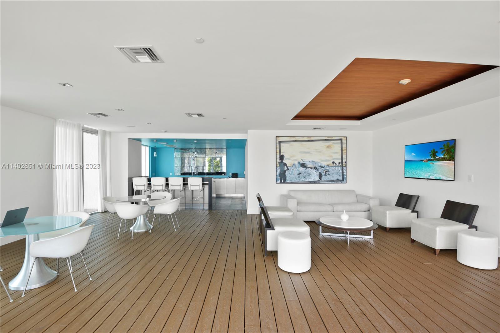 500 Brickell Avenue, Unit 2007 Miami, FL 33131 - Photo 31 of 31 a living room with furniture and wooden floor