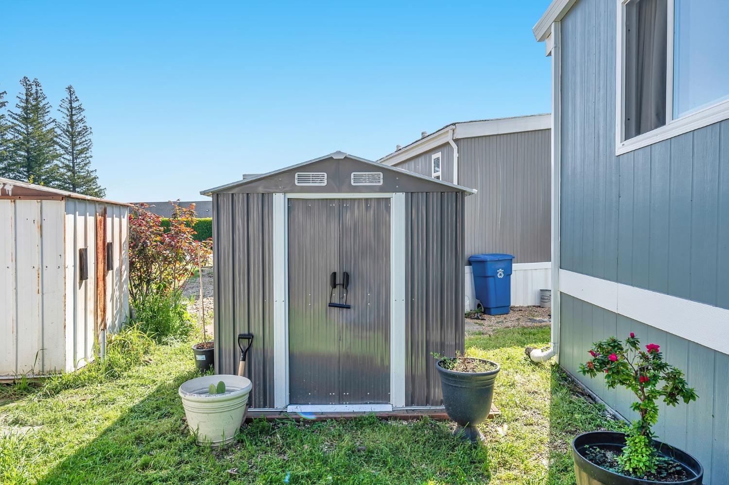 10035 Mills Station Road, Unit 153 Sacramento, CA 95827 - Photo 20 of 23 a view of a back yard of the house
