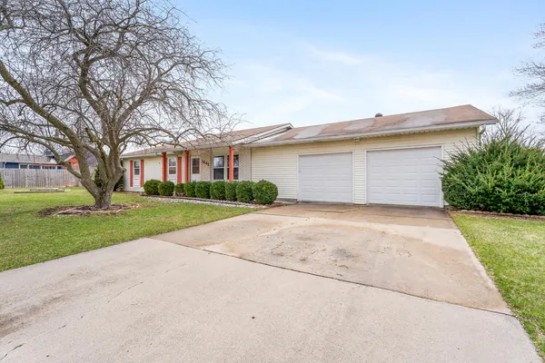 $260,000 | 1845 West 99th Place, Crown Point, IN 46307