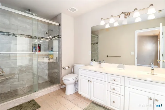 $3,500 | 2004 Eaton Court, Unit 2004, Danbury, CT 06811