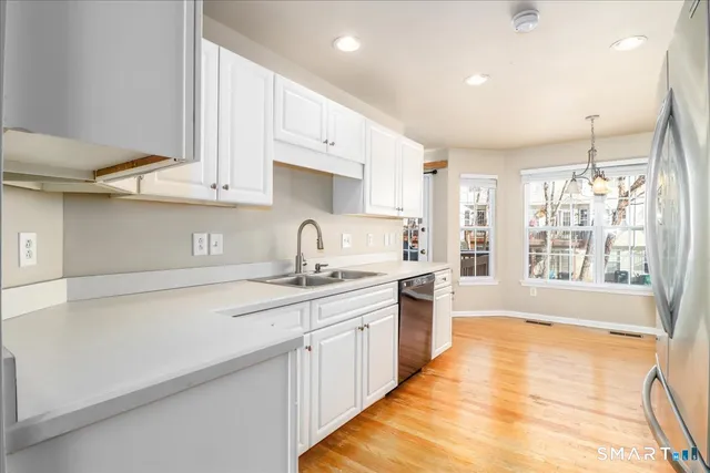 $3,500 | 2004 Eaton Court, Unit 2004, Danbury, CT 06811