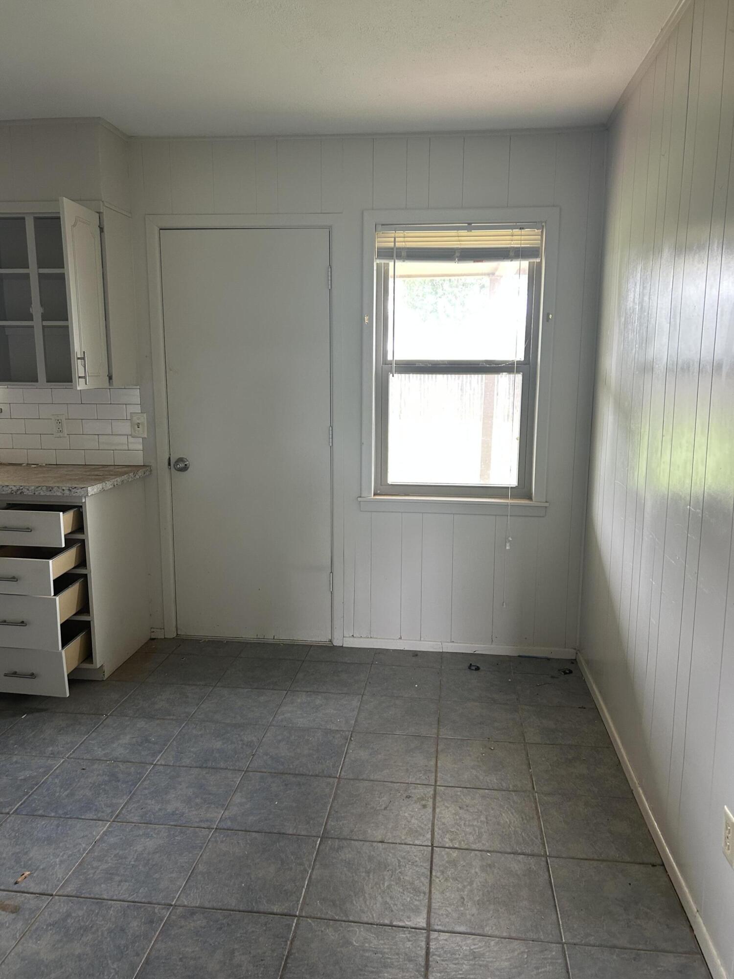 1007 Tahoka Road Brownfield, TX 79316 - Photo 5 of 27 IMG_2020