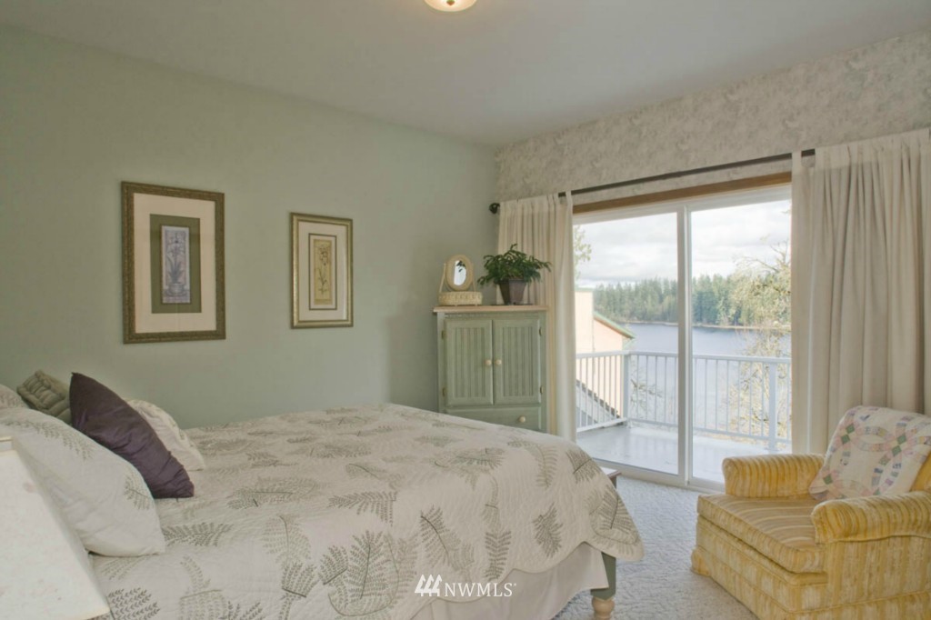7936 Kelly Beach Road Southeast Olympia, WA 98513 - Photo 11 of 15 Gallery Image 11