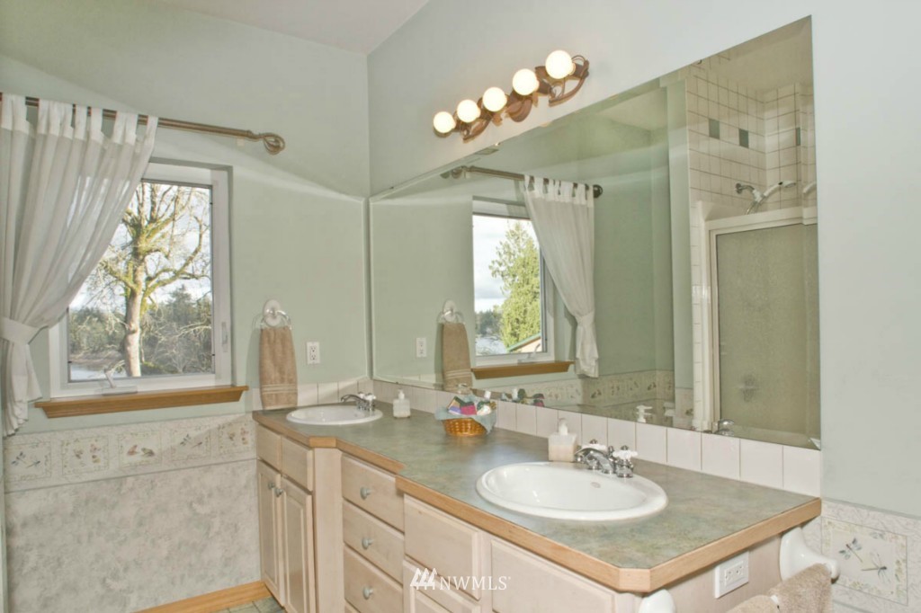7936 Kelly Beach Road Southeast Olympia, WA 98513 - Photo 12 of 15 Gallery Image 12