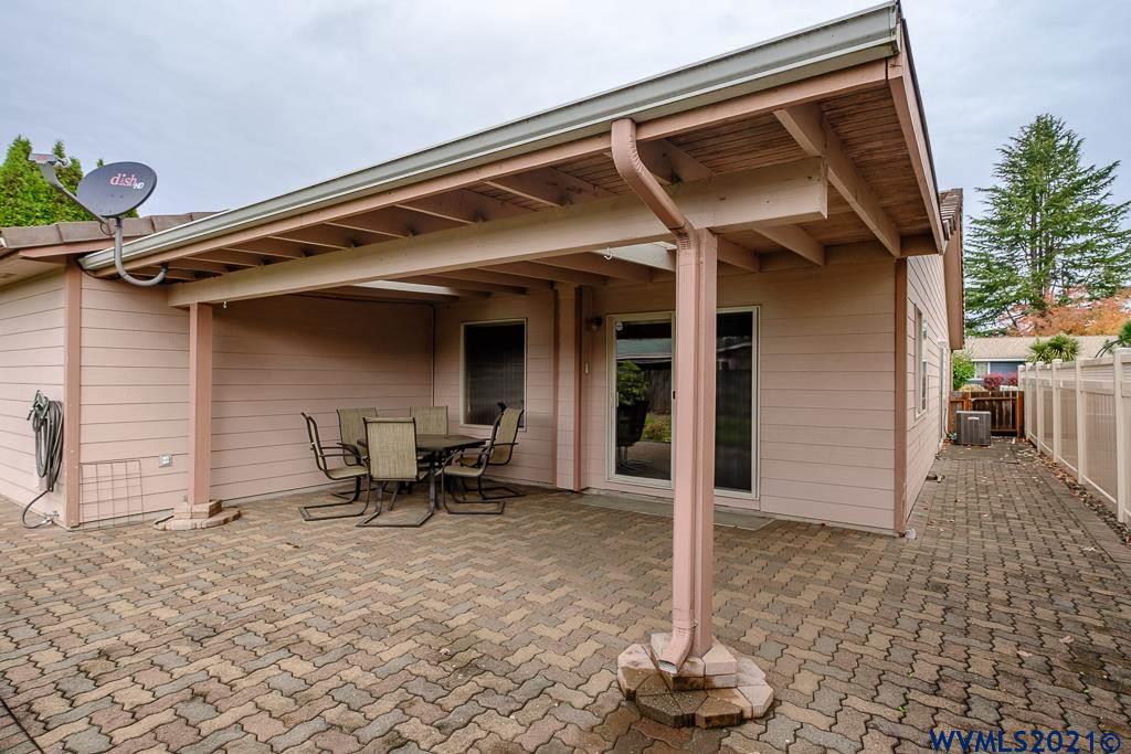 1749 Springtime Court Northeast Keizer, OR 97303 - Photo 18 of 42 Gallery Image 18