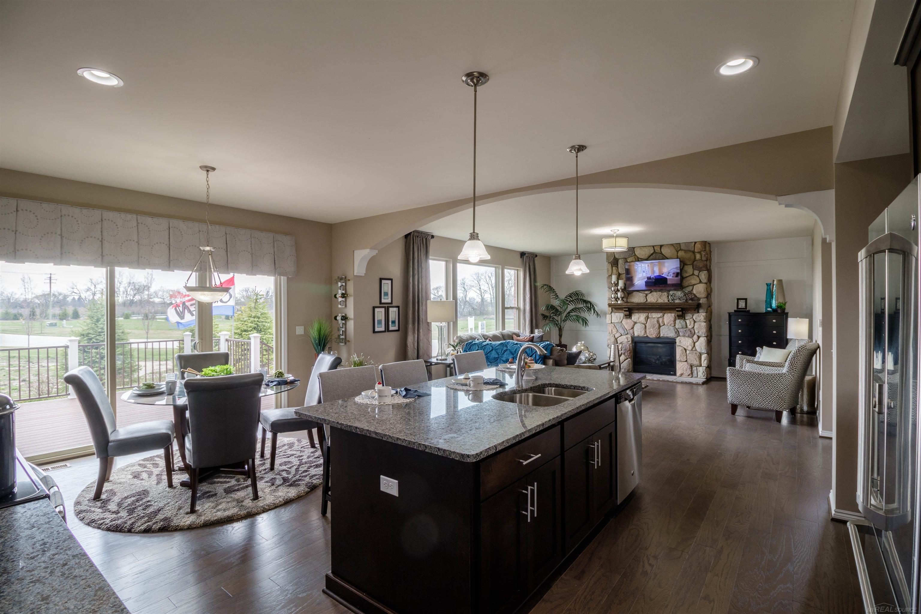 27600 Hagen Road New Baltimore, MI 48051 - Photo 13 of 31 Kitchen and Dining