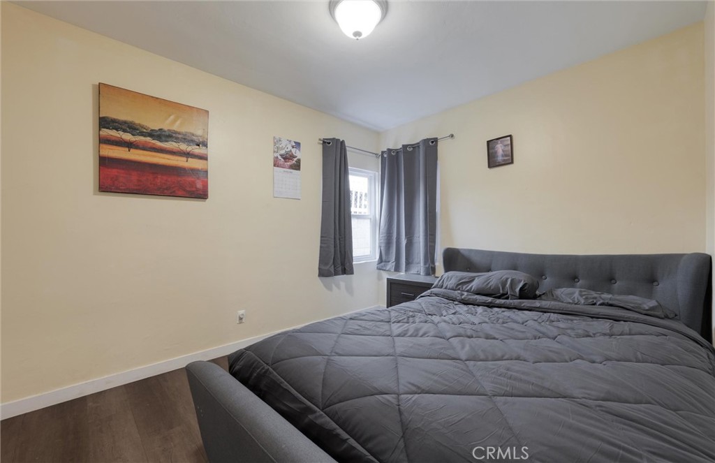 21719 Neptune Avenue Carson, CA 90745 - Photo 12 of 15 a bedroom with a bed and a lamp
