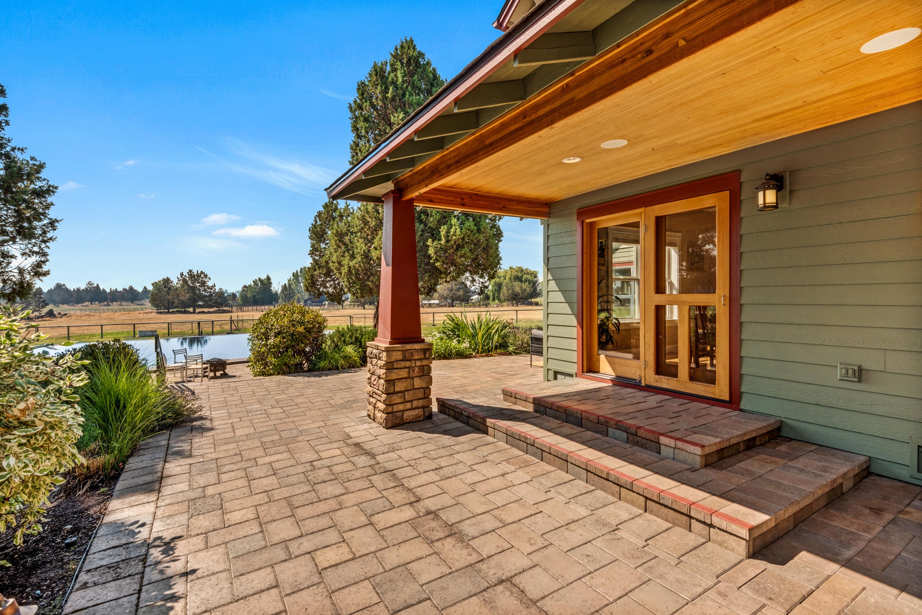 20269 Marsh Road Bend, OR 97703 - Photo 34 of 56 37