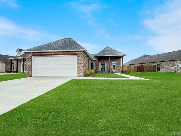 $454,900 | 39532 Hernando De Soto Drive, Darrow, LA 70725