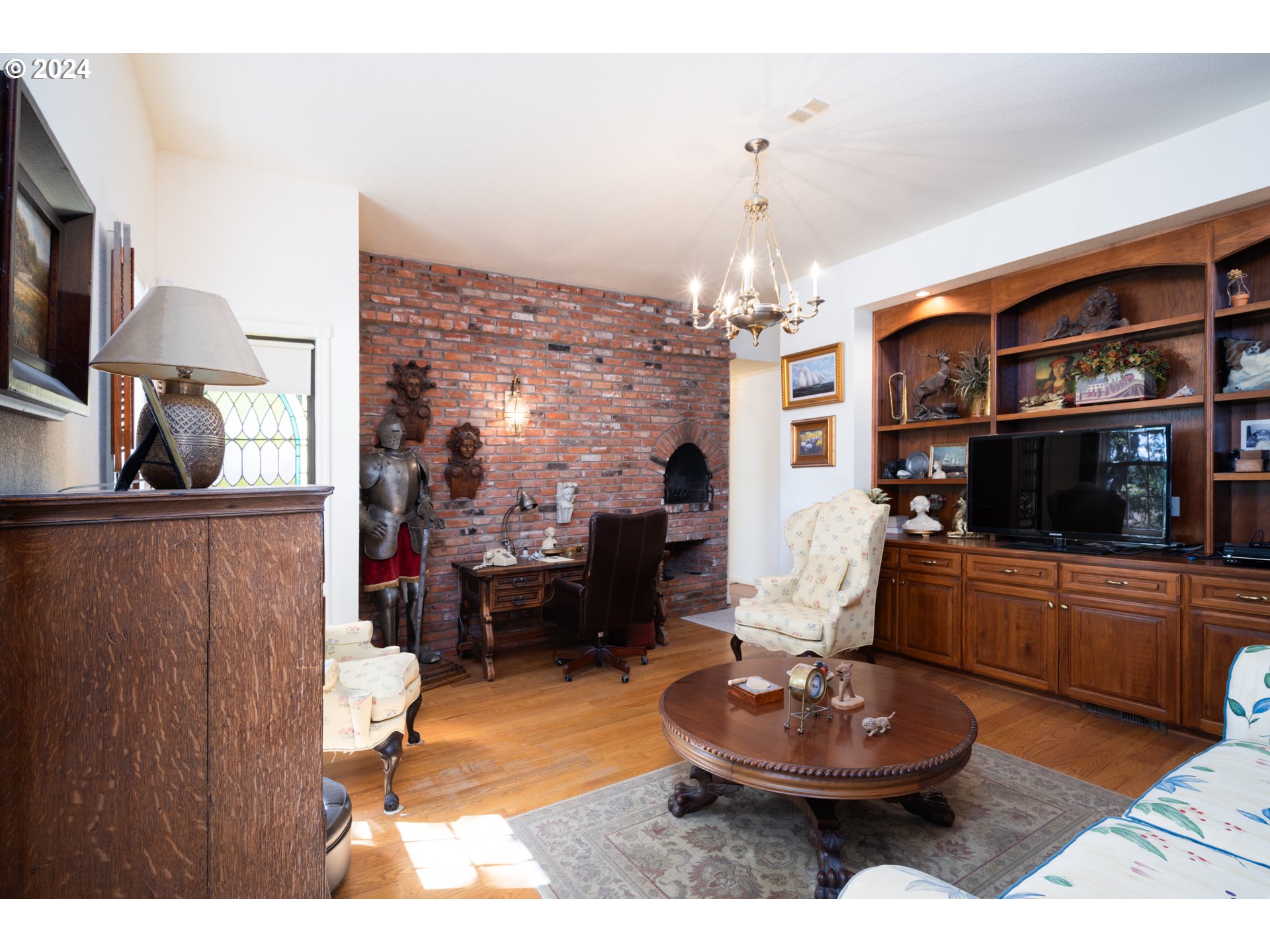 588 South Deer Creek Road Roseburg, OR 97470 - Photo 15 of 45 a living room with furniture and a fireplace