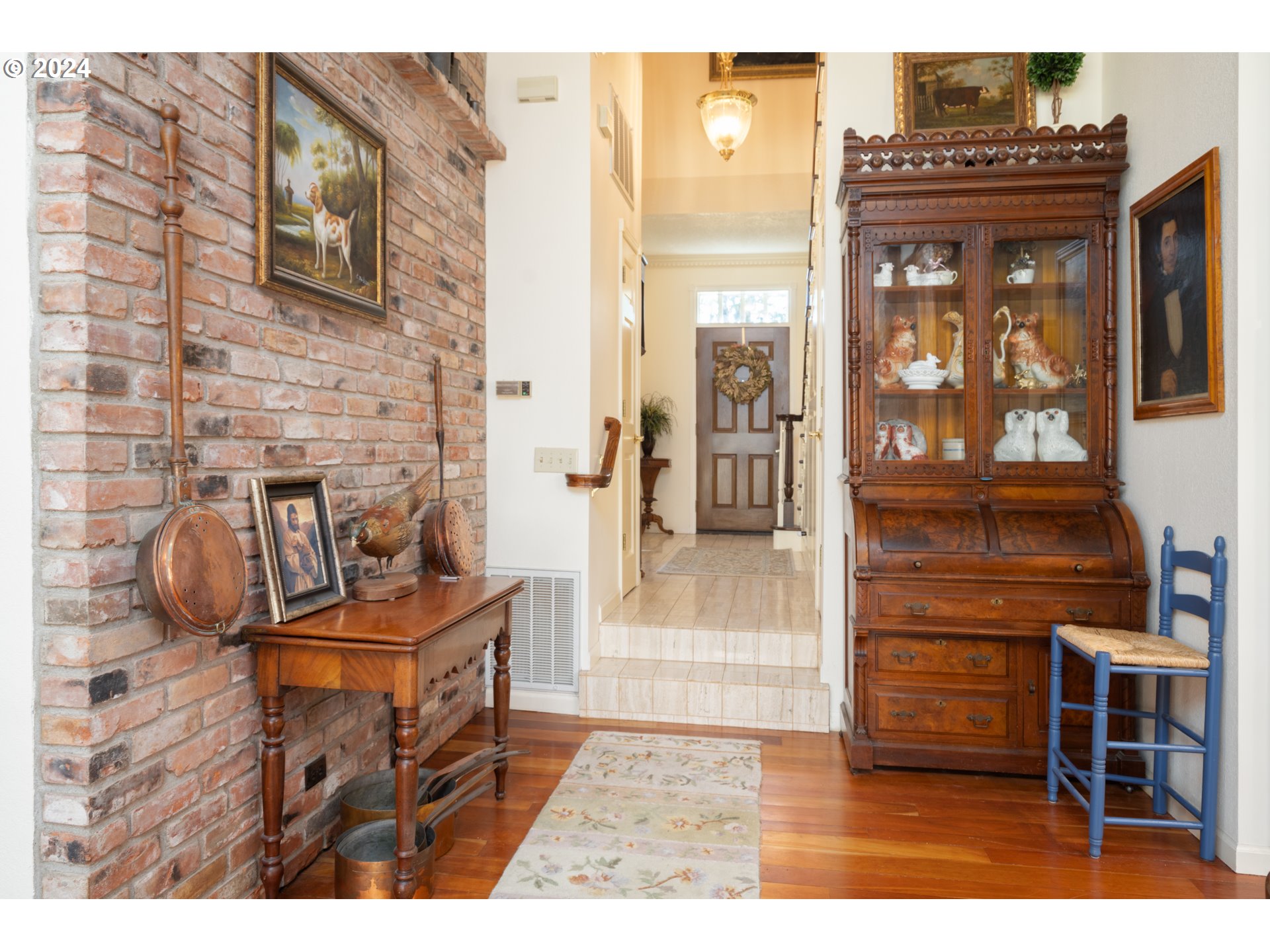 588 South Deer Creek Road Roseburg, OR 97470 - Photo 16 of 45 a view of living room with furniture and wooden floor