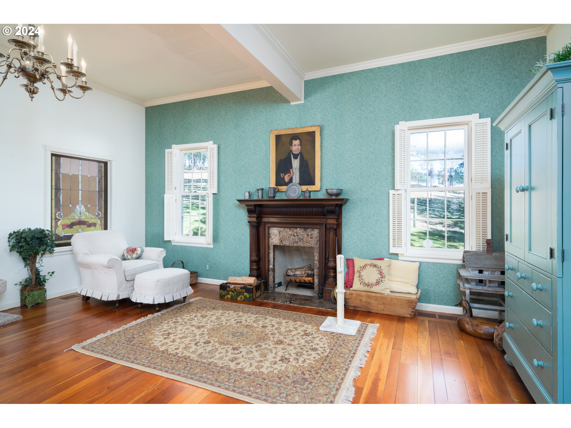 588 South Deer Creek Road Roseburg, OR 97470 - Photo 19 of 45 a living room with furniture and a fireplace