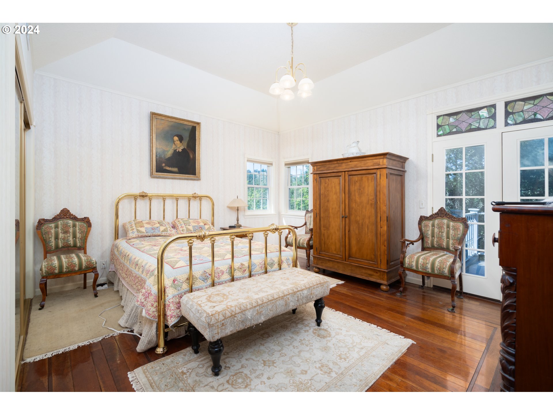 588 South Deer Creek Road Roseburg, OR 97470 - Photo 28 of 45 a bedroom with furniture and a window