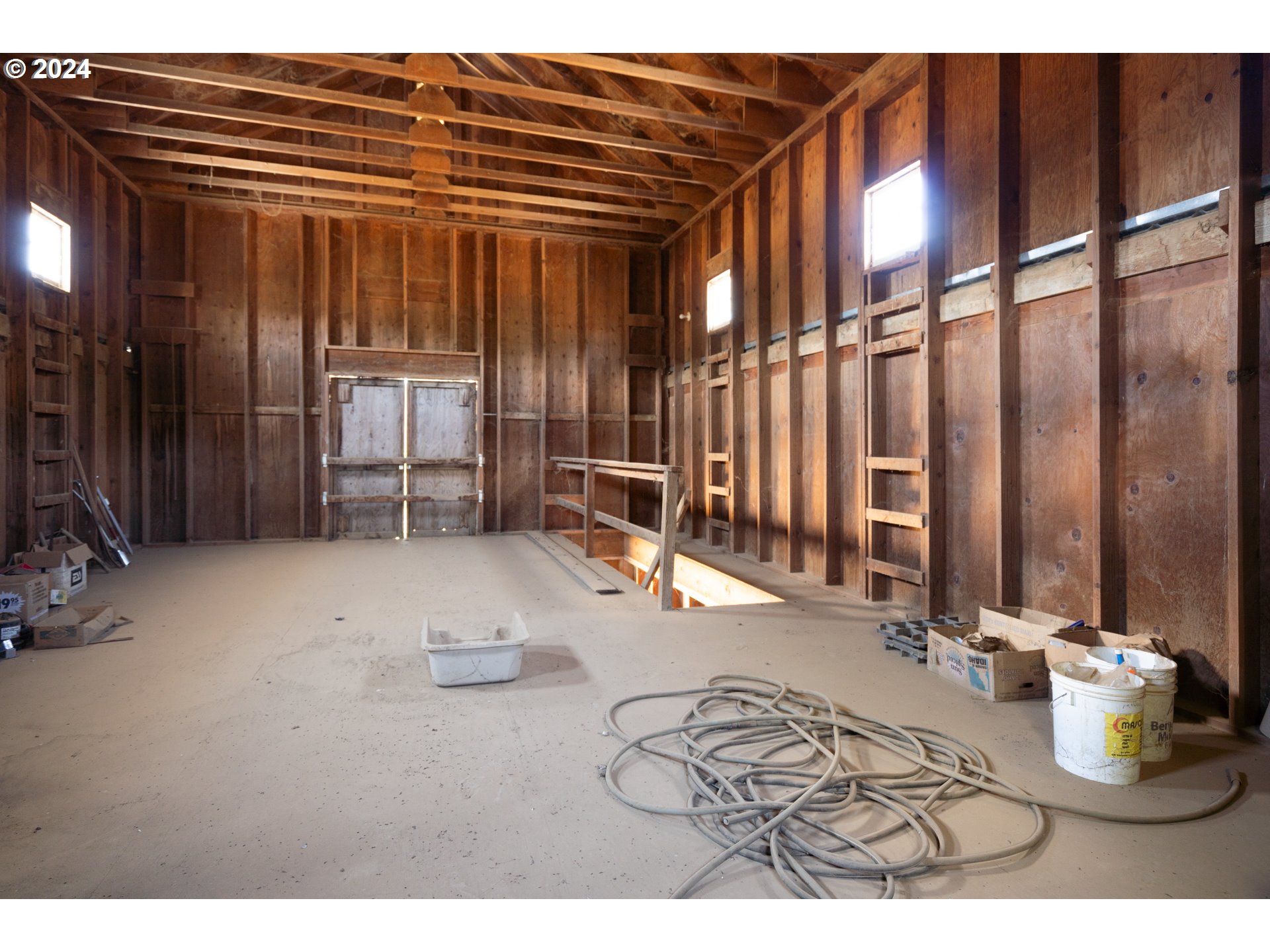 588 South Deer Creek Road Roseburg, OR 97470 - Photo 33 of 45 a backyard of a house with barbeque oven table and chairs