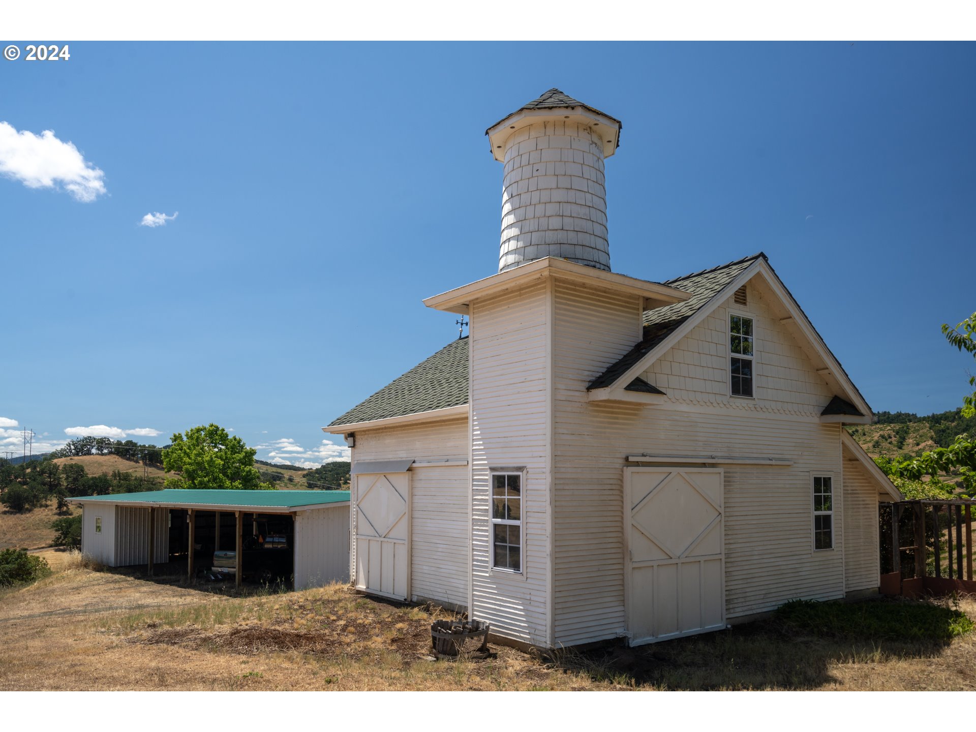 588 South Deer Creek Road Roseburg, OR 97470 - Photo 37 of 45 a front view of a house with a yard and garage