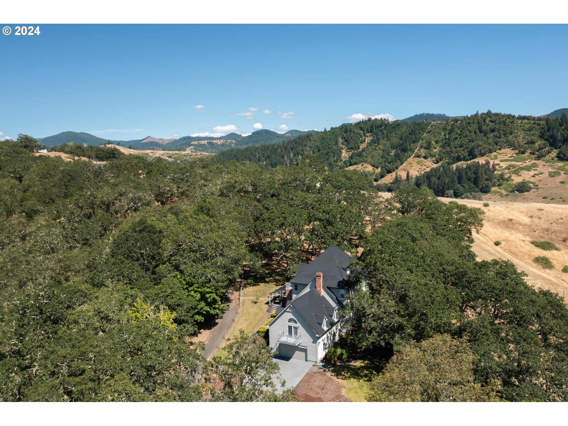 588 South Deer Creek Road Roseburg, OR 97470 - Photo 45 of 45 a view of a city