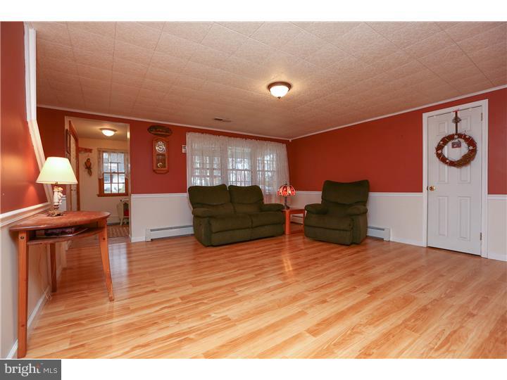 521 Windover Road Hatboro, PA 19040 - Photo 3 of 20 Living Room