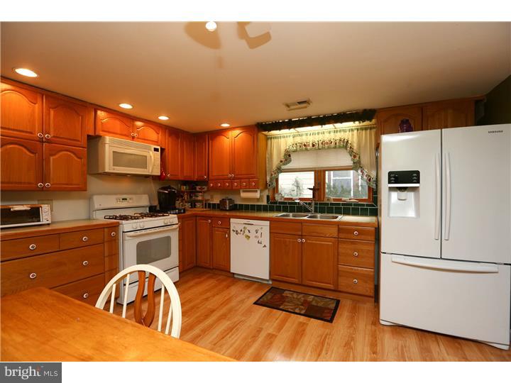 521 Windover Road Hatboro, PA 19040 - Photo 6 of 20 Kitchen